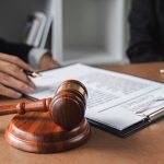 Хто має право на спадщину при наявності заповіту: обов’язкова частка та обмеження